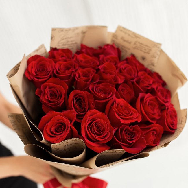 25 красных роз в упаковке - салон «Цвет настроения» в Уфе
