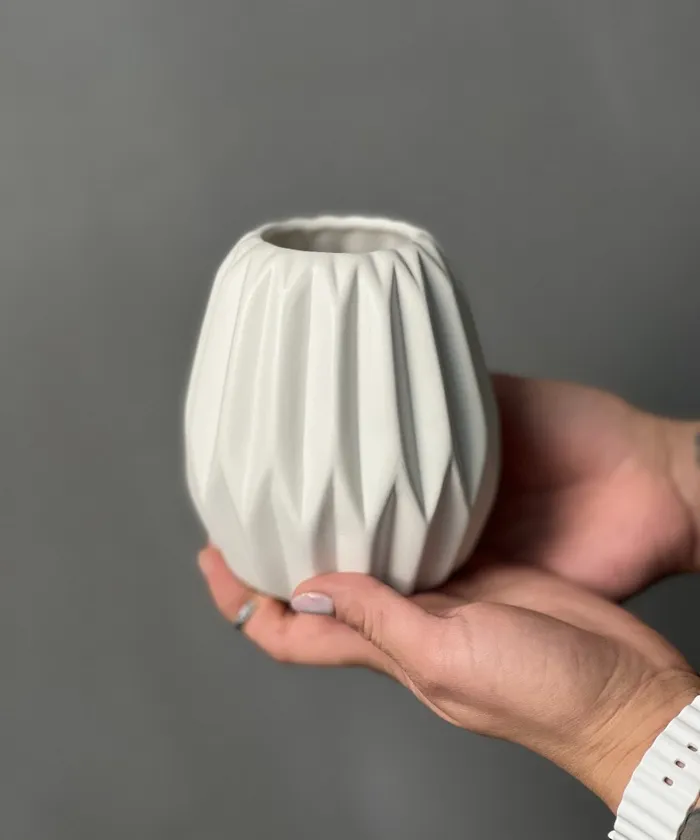 Керамическая ваза белая от интернет-магазина цветов в 