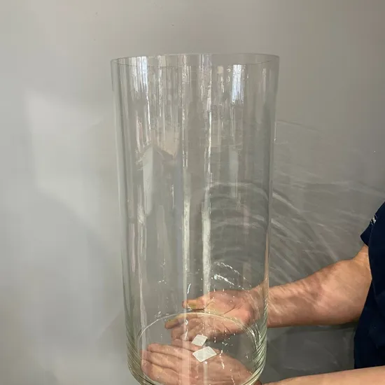 Высокая ваза из стекла от интернет-магазина цветов в 