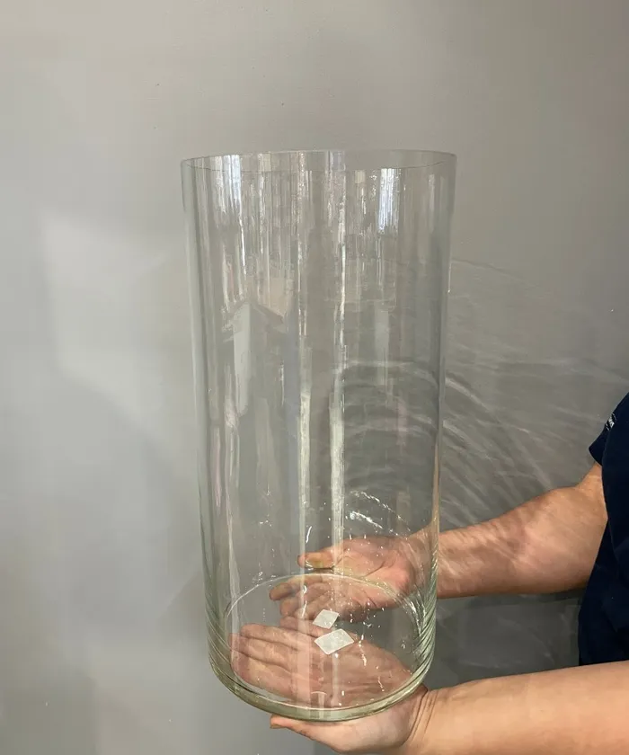 Высокая ваза из стекла от интернет-магазина цветов в 