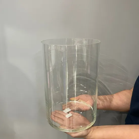 Стеклянная ваза от интернет-магазина цветов в 