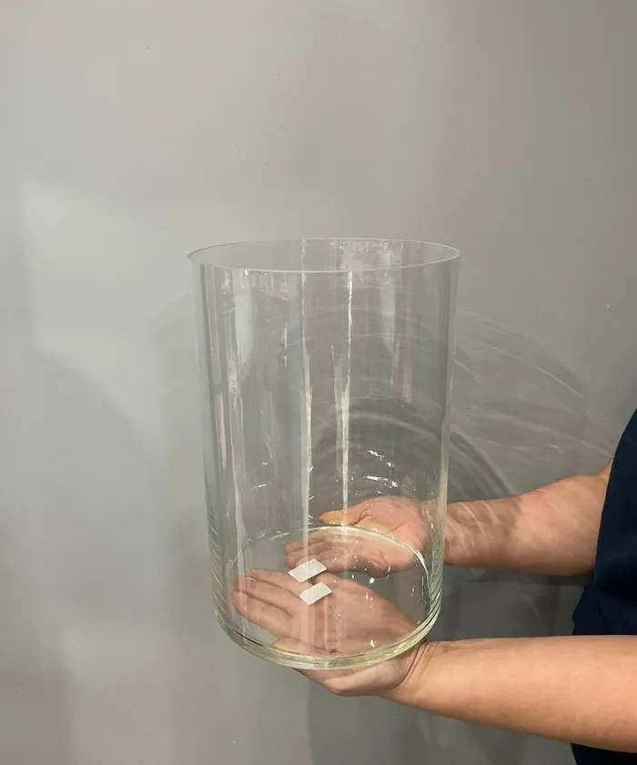 Стеклянная ваза от интернет-магазина цветов в 