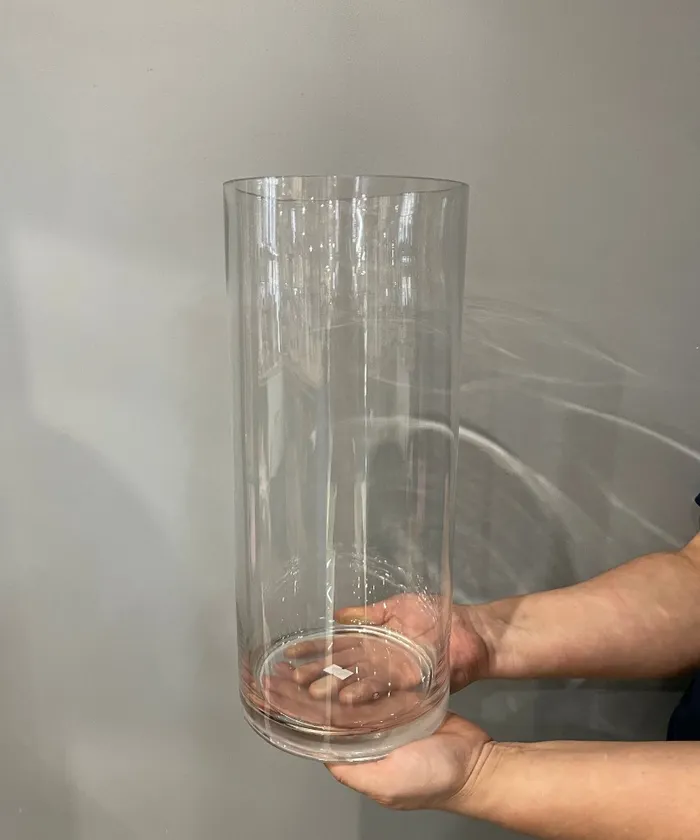 Прозрачная ваза от интернет-магазина цветов в 