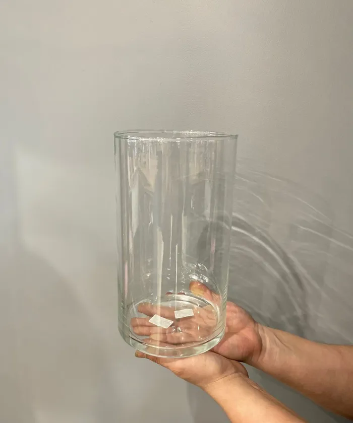 Прозрачная ваза из стекла от интернет-магазина цветов в 