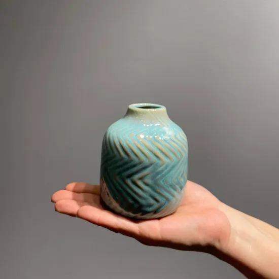 Керамическая ваза от интернет-магазина цветов в 