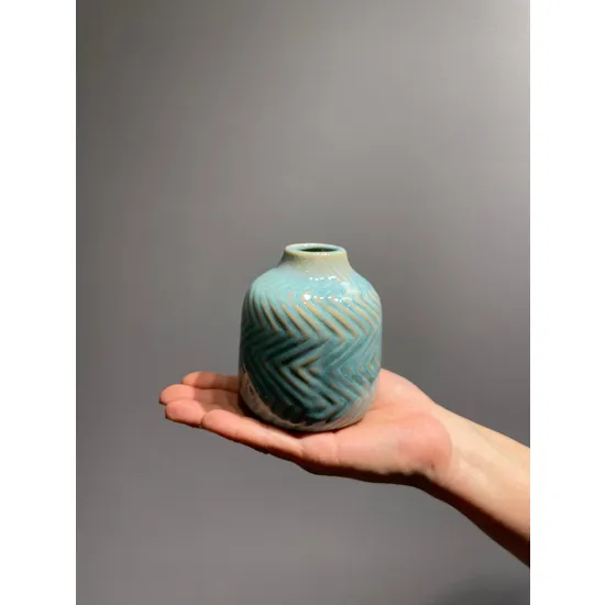 Керамическая ваза от интернет-магазина цветов в 