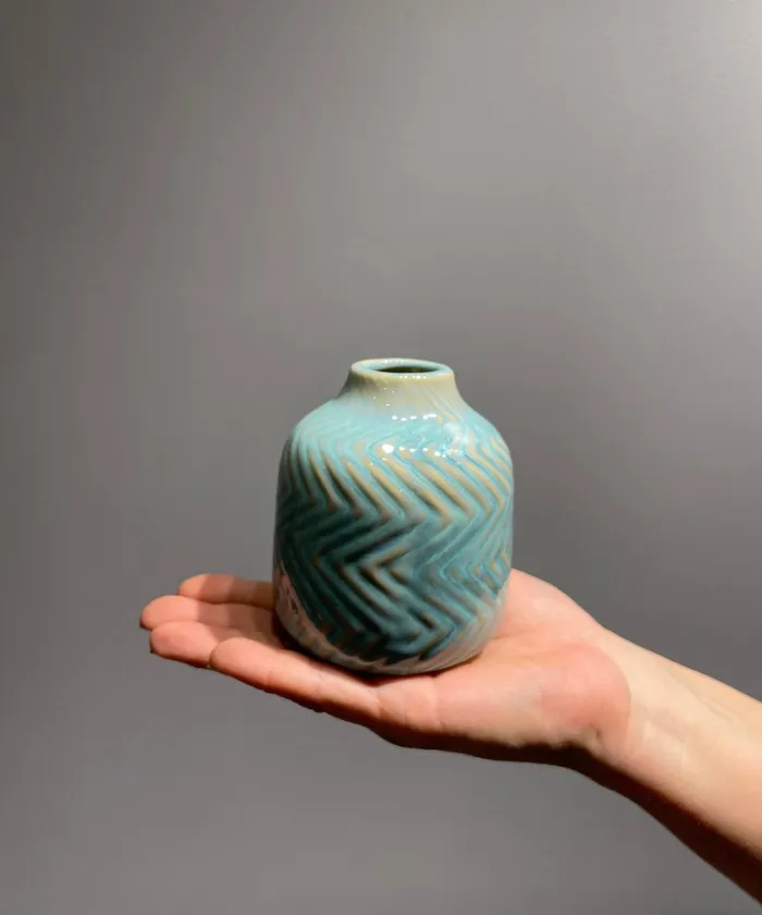 Керамическая ваза от интернет-магазина цветов в 