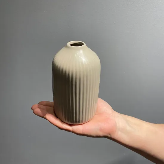 Ваза керамическая коричневая от интернет-магазина цветов в 