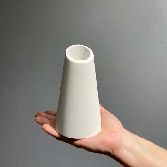 Ваза керамическая белая от интернет-магазина цветов в 