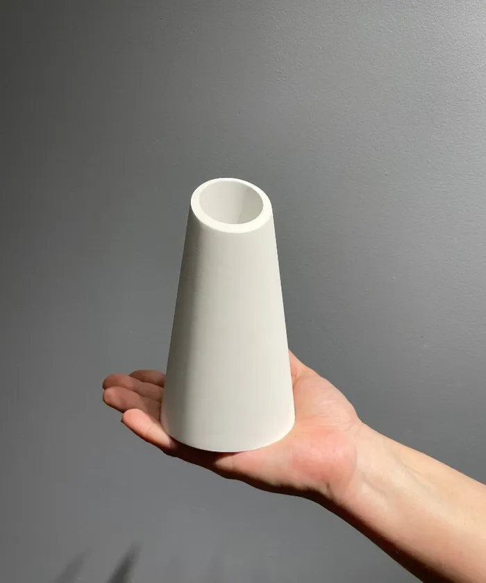 Ваза керамическая белая от интернет-магазина цветов в 