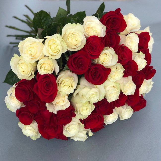 51 красно-белая роза - салон «Цвет настроения» в Уфе 9319