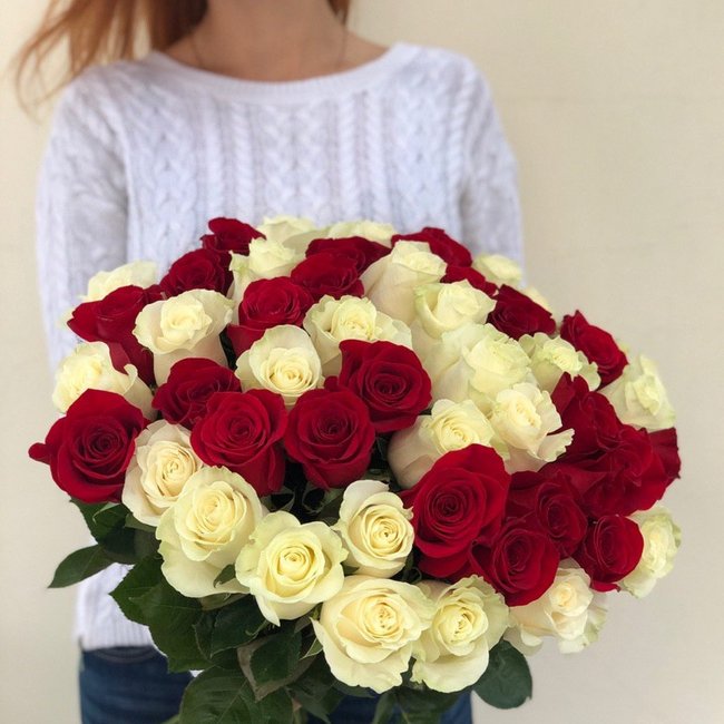 51 красно-белая роза - салон «Цвет настроения» в Уфе 9315