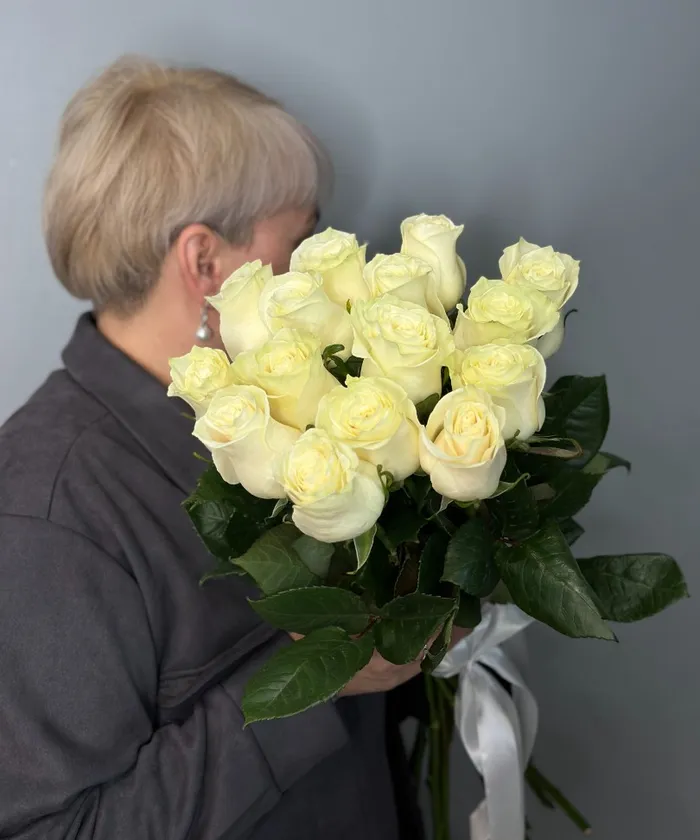 Белые розы Эквадор 50см от интернет-магазина цветов в 