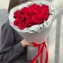 15 красных роз 60см в упаковке