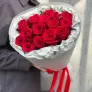 15 красных роз 60см в упаковке