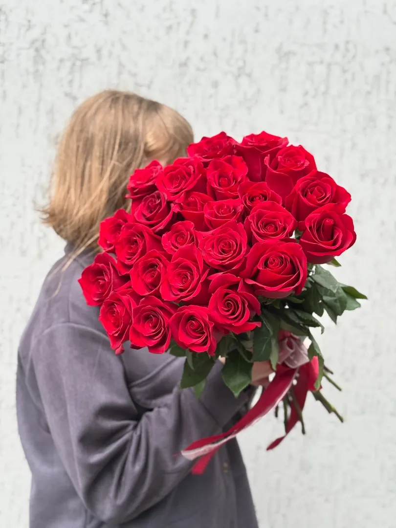25 красных роз от интернет-магазина цветов в 