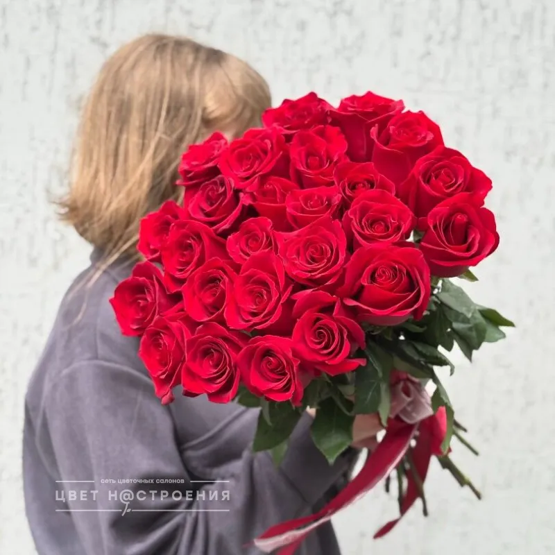 25 красных роз 60см