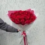 25 красных роз 60см в упаковке