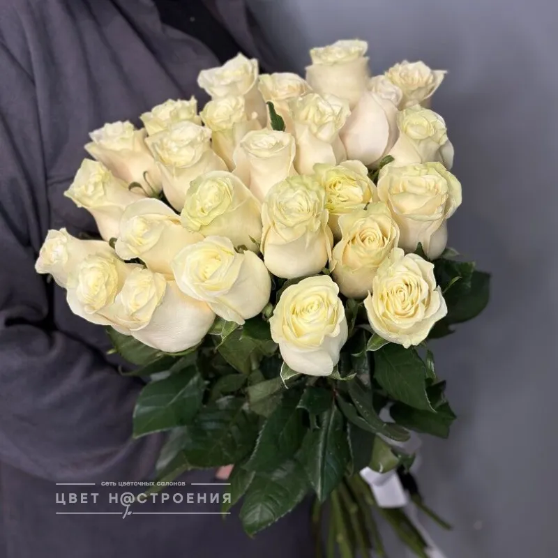 25 белых роз 60см