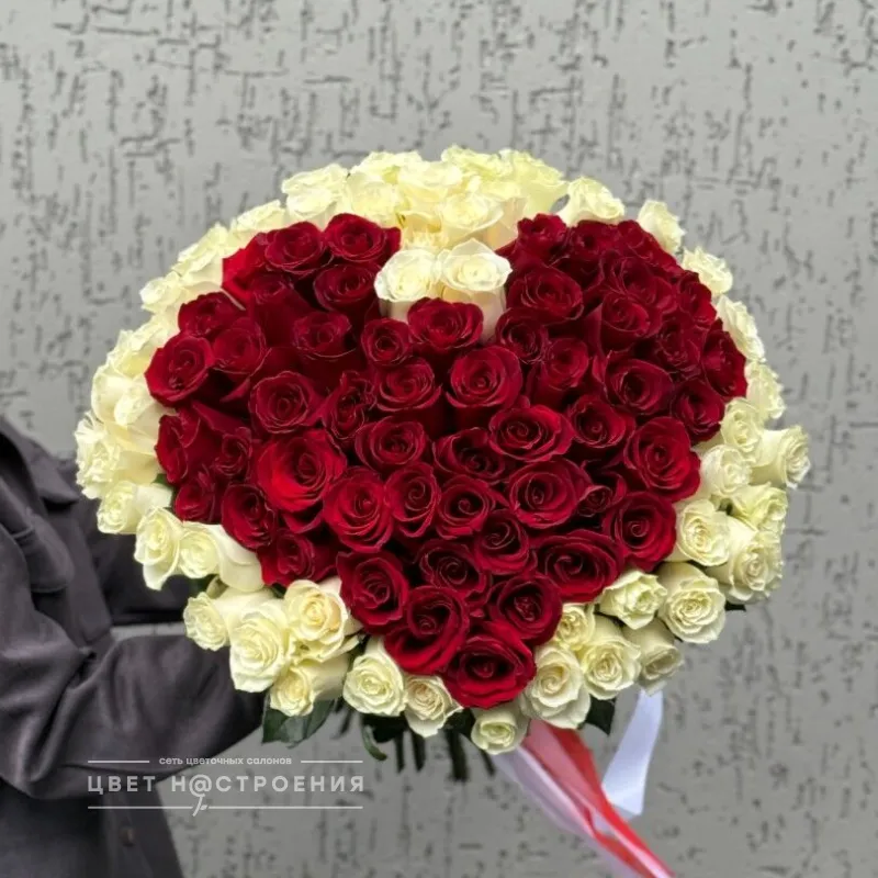 101 роза в форме сердца 60см