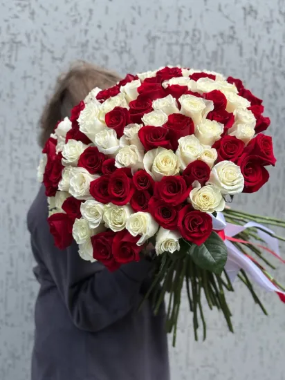 101 красно-белая роза от интернет-магазина цветов в 