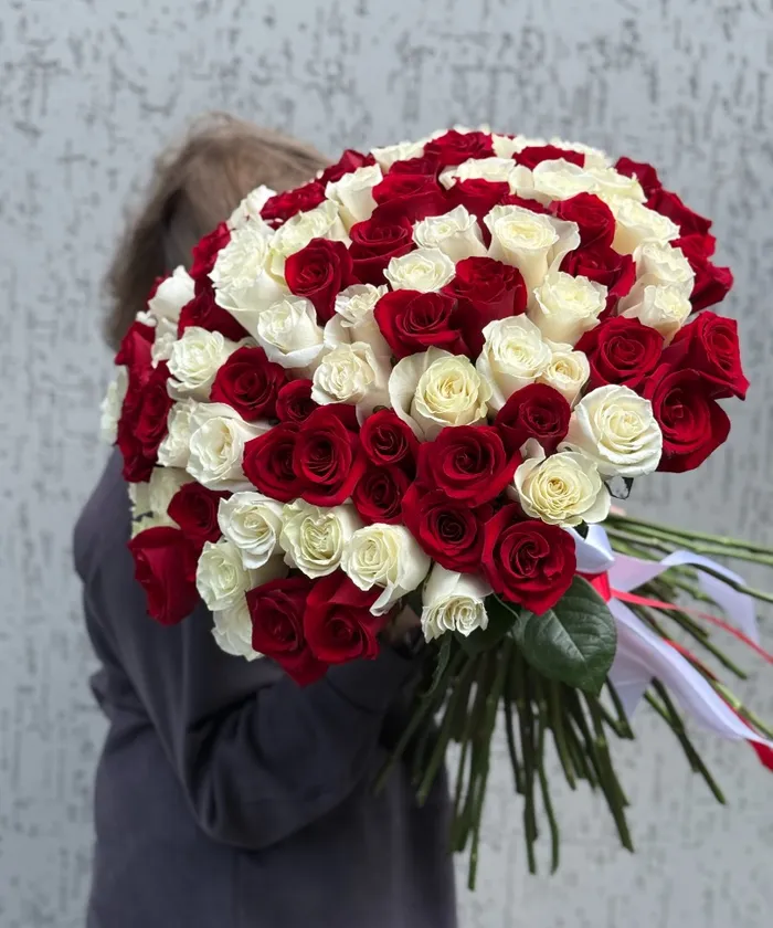 101 красно-белая роза от интернет-магазина цветов в 