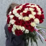 101 красно-белая роза 60см