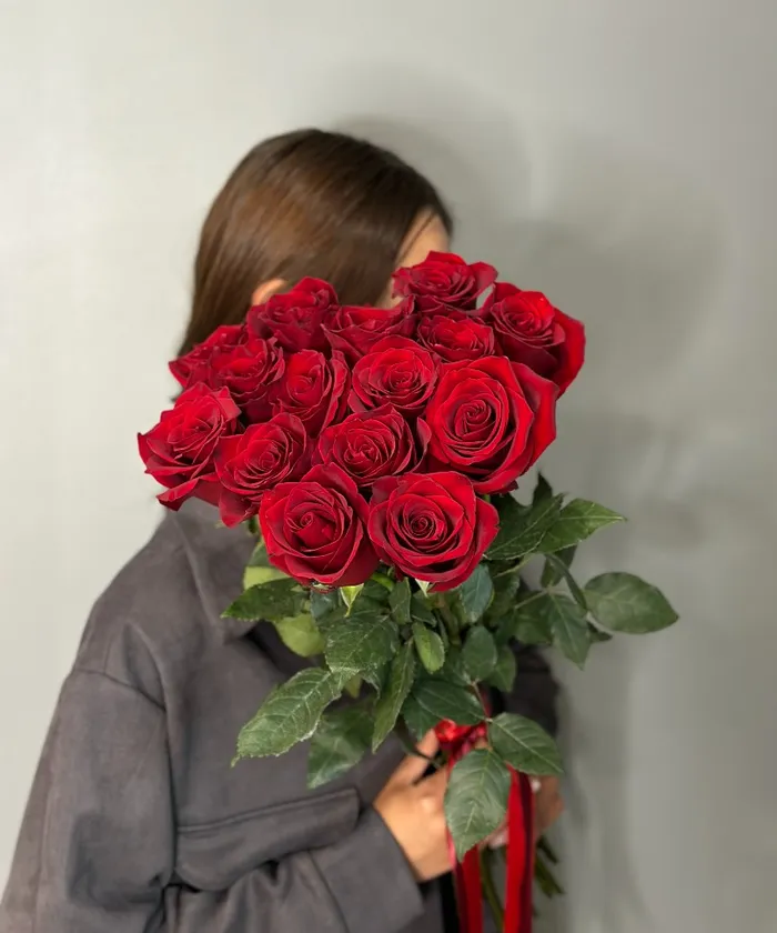 Красные розы Эквадор 60см от интернет-магазина цветов в 