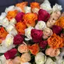 51 роза Кения микс с лентой