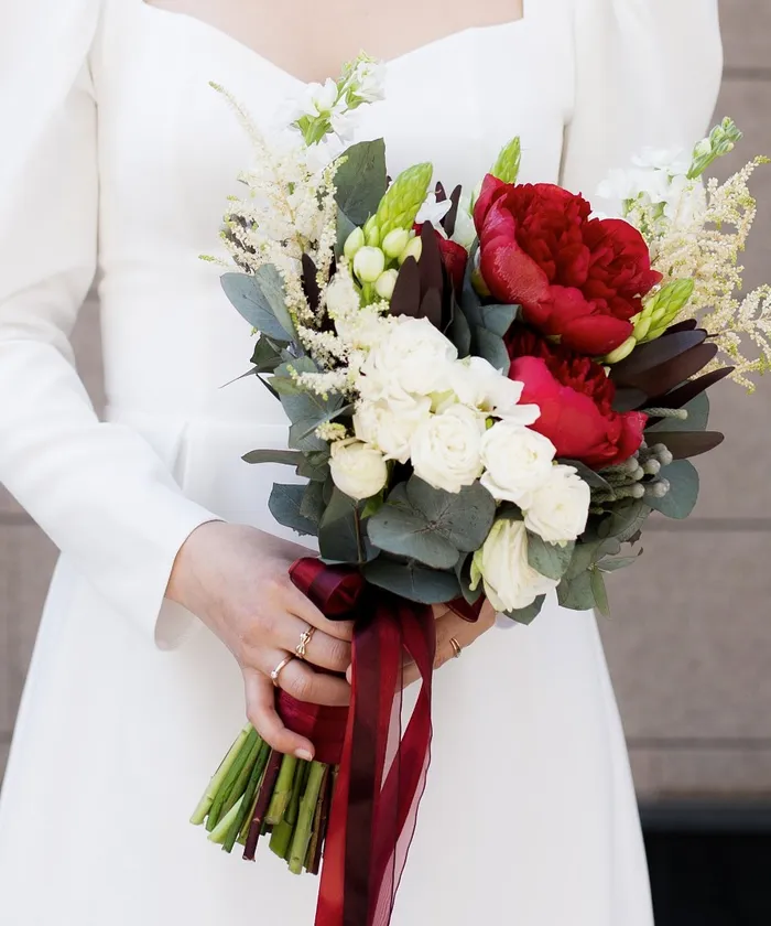 Свадебный букет &laquo;Клубничный поцелуй&raquo; от интернет-магазина цветов в 