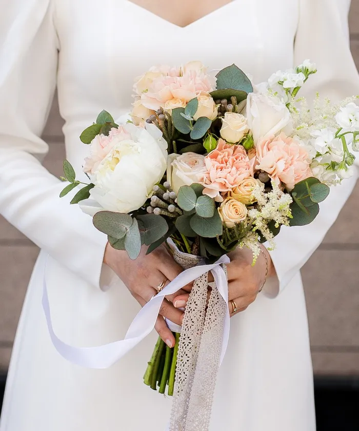 Свадебный букет &laquo;Воздушное безе&raquo; от интернет-магазина цветов в 