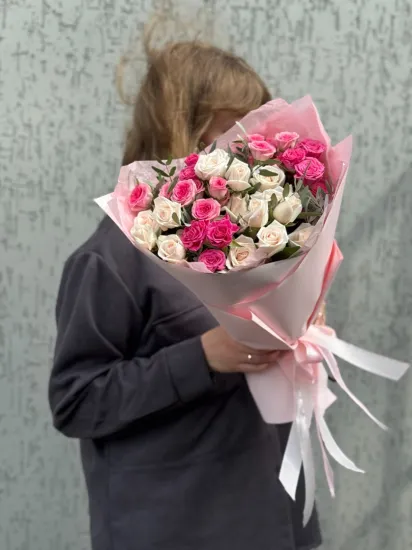 Кустовые розы в упаковке! от интернет-магазина цветов в 