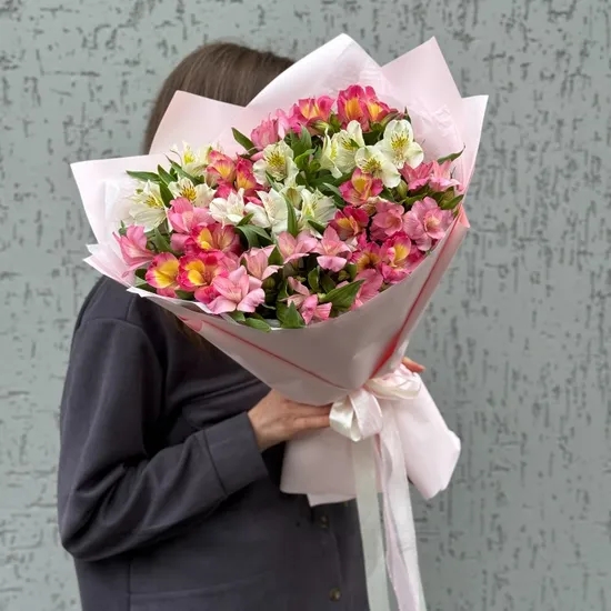 Радужные альстромерии от интернет-магазина цветов в 