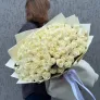 101 белая роза в упаковке 60см