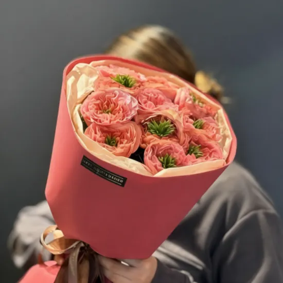 11 пионовидных роз Мандарин экспрешен в упаковке от интернет-магазина цветов в 