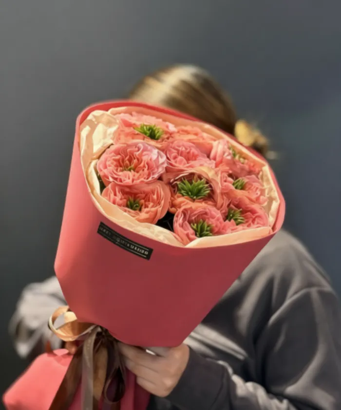 11 пионовидных роз Мандарин экспрешен в упаковке от интернет-магазина цветов в 