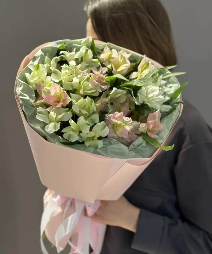 Букет из альстромерий &laquo;Цветочный комплимент&raquo; от интернет-магазина цветов в 