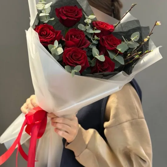 Алый блик от интернет-магазина цветов в 