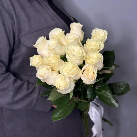 Белые розы Эквадор 60см от интернет-магазина цветов в 