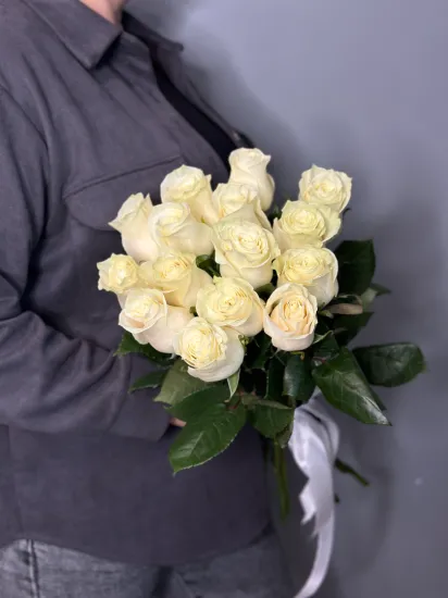 Белые розы Эквадор 60см от интернет-магазина цветов в 