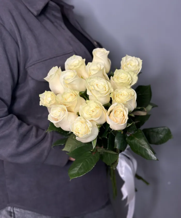 Белые розы Эквадор 60см от интернет-магазина цветов в 