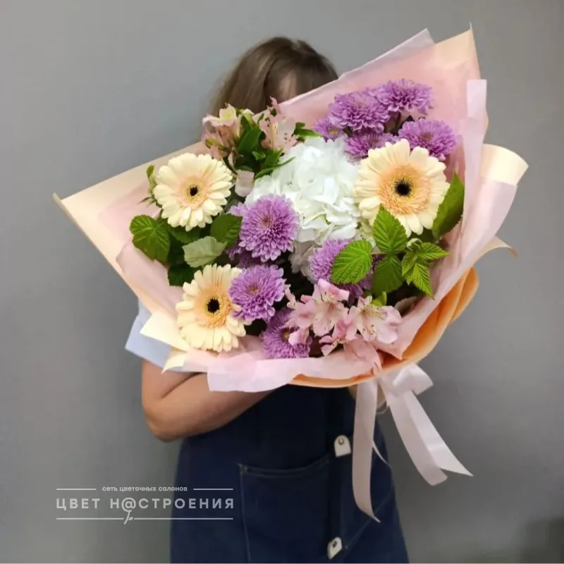 Нежный букет с гортензией