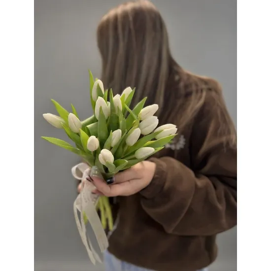 Букет из 15 белых тюльпанов от интернет-магазина цветов в 