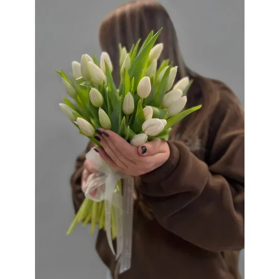 Букет из 25 белых тюльпанов от интернет-магазина цветов в 