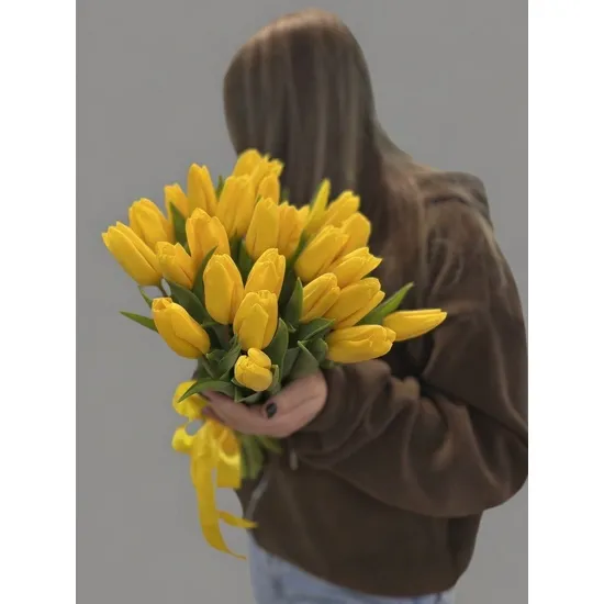 Букет из 25 желтых тюльпанов от интернет-магазина цветов в 