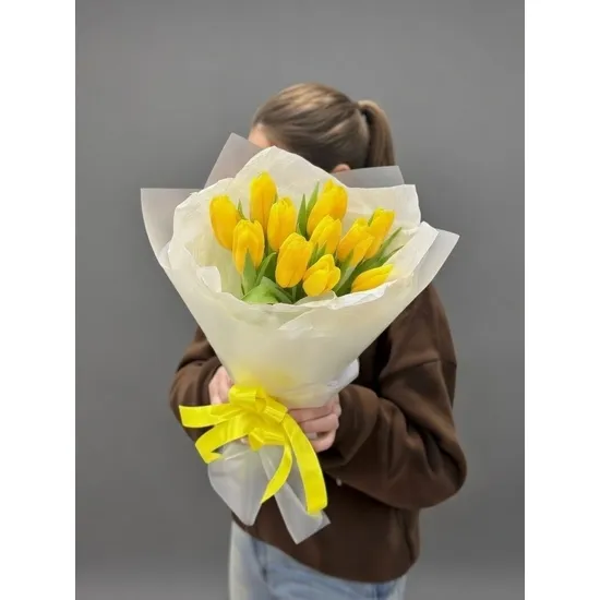 Букет из 11 желтых тюльпанов от интернет-магазина цветов в 