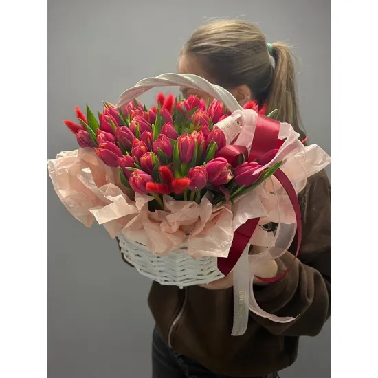 &laquo;Дыхание весны&raquo; корзина с тюльпанами от интернет-магазина цветов в 