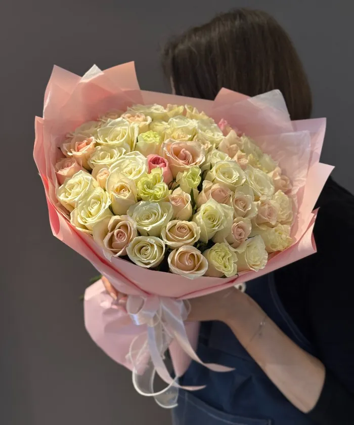 51 Кенийская роза в упаковке от интернет-магазина цветов в 