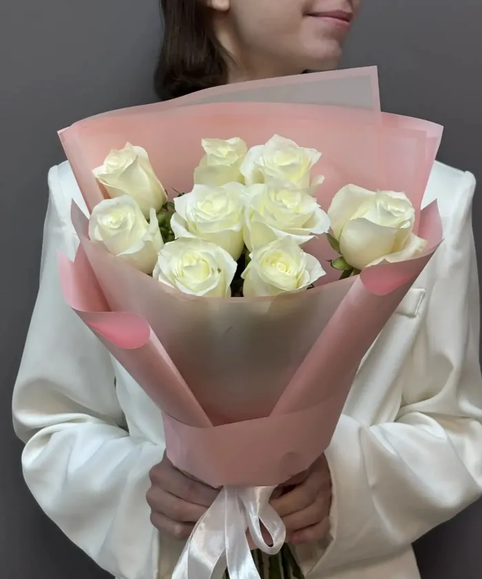 9 Кенийских роз в упаковке от интернет-магазина цветов в 