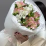 Букет из нежной альстромерии